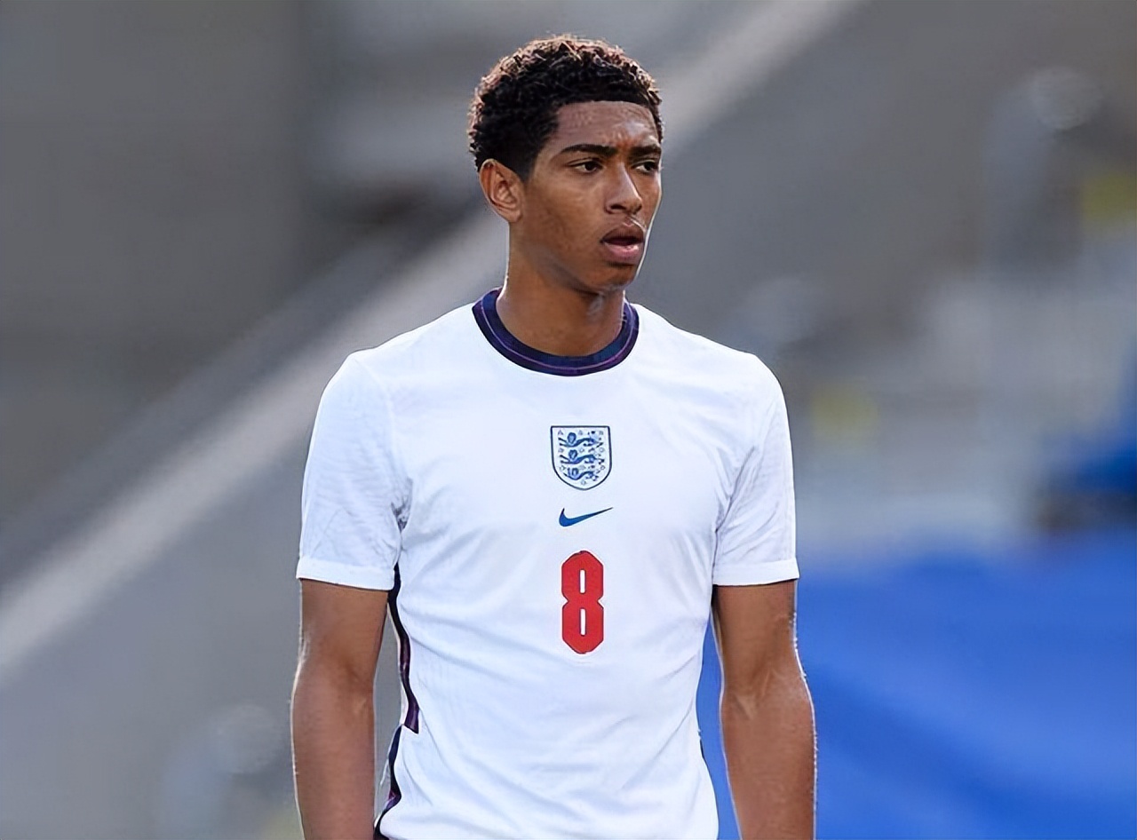 斯基拉：那不勒斯依然想租梅努，球员也想要获得更多出场机会（斯基拉：那不勒斯仍盼租借梅努，球员也渴望增加出场时间）