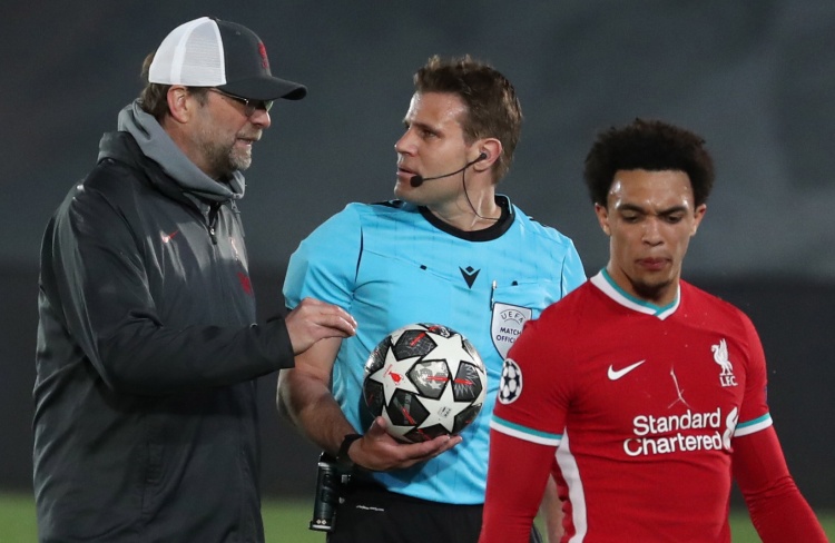 意媒：意甲或引入足球视频支持系统，主帅每场有两次挑战机会（意媒：意甲拟引入视频辅助判罚，主帅每场可挑战两次）