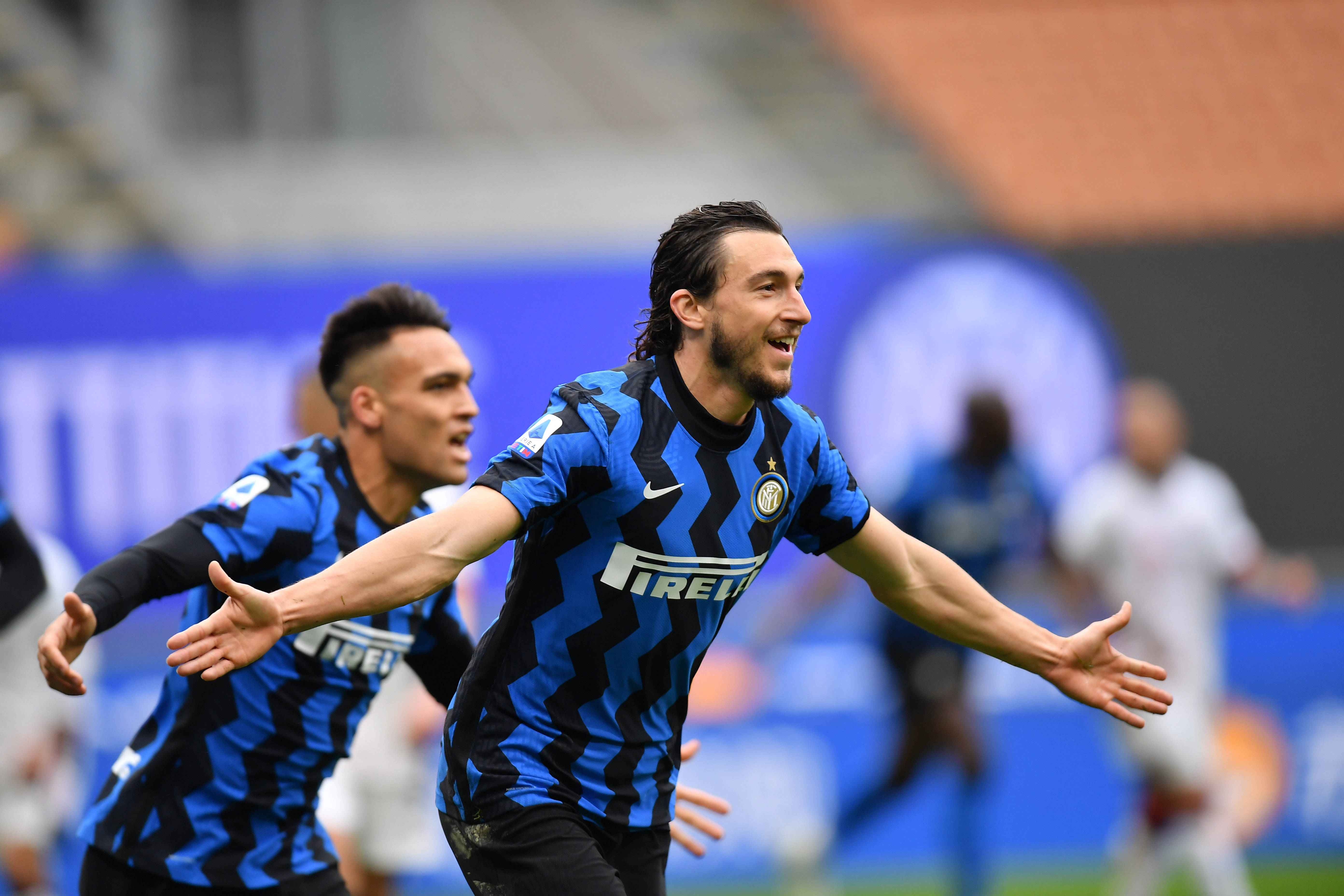 佳夫：作为后卫单场比赛进俩球不常见；沃尔特马德是顶级前锋（佳夫：后卫单场梅开二度少见；沃尔特马德是顶级前锋）