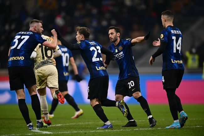 马特乌斯：阿隆索适合皇马，他比安切洛蒂更强调整体而非个人（马特乌斯：阿隆索更契合皇马，相比安切洛蒂更看重整体而非个人）