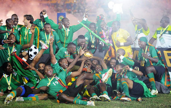 皇马本泽马梅开二度助球队取胜（本泽马双响助皇马告捷）