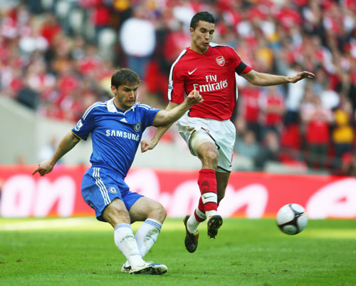 记者：阿森纳将在1月联系尤文图斯，探讨引进伊尔迪兹可能性（阿森纳计划1月与尤文沟通，商议引进伊尔迪兹的可行性）