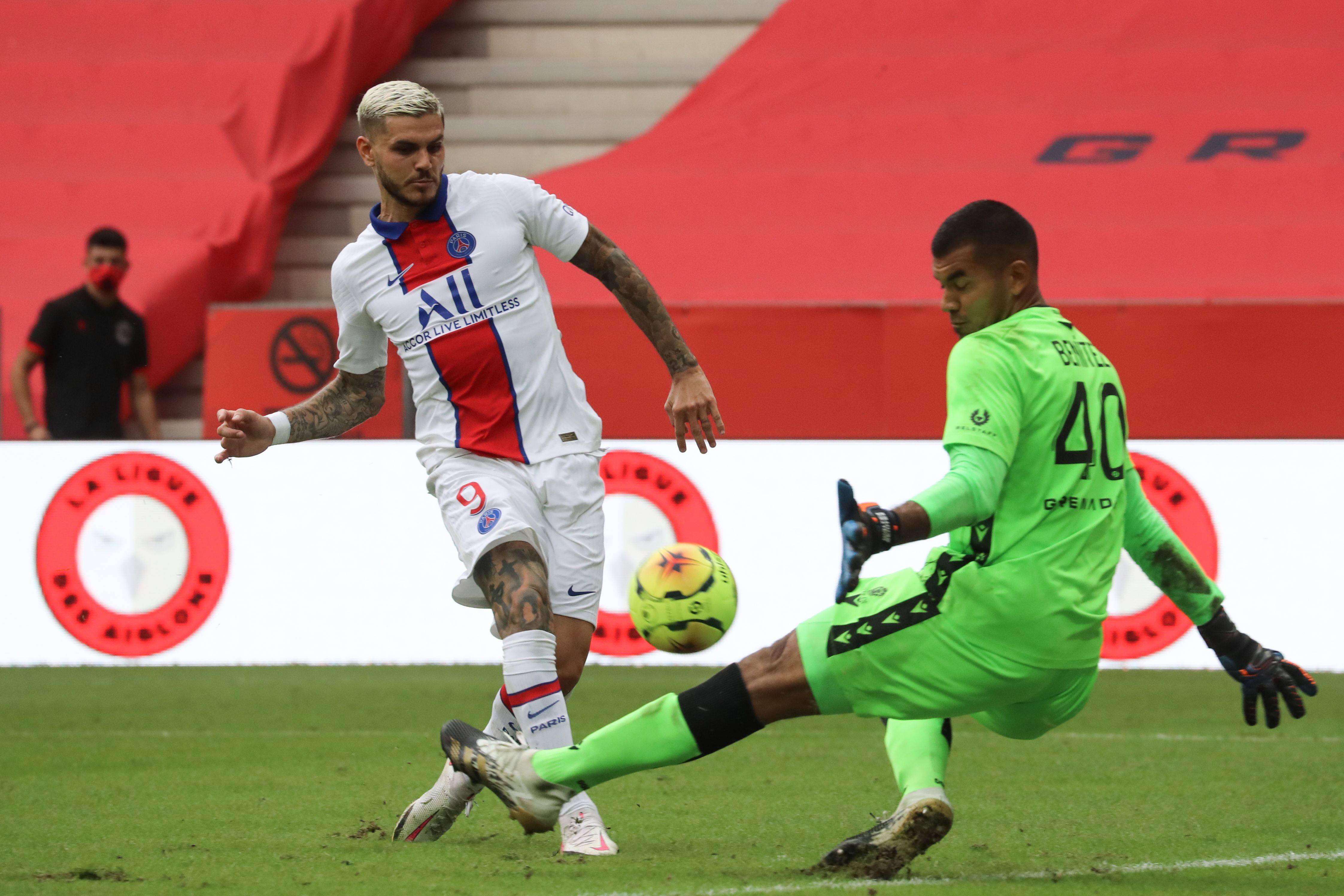 又伤了！巴萨官方：奥尔莫左肩脱臼，预计伤缺一个月（巴萨官宣奥尔莫左肩脱臼，预计缺阵一个月）