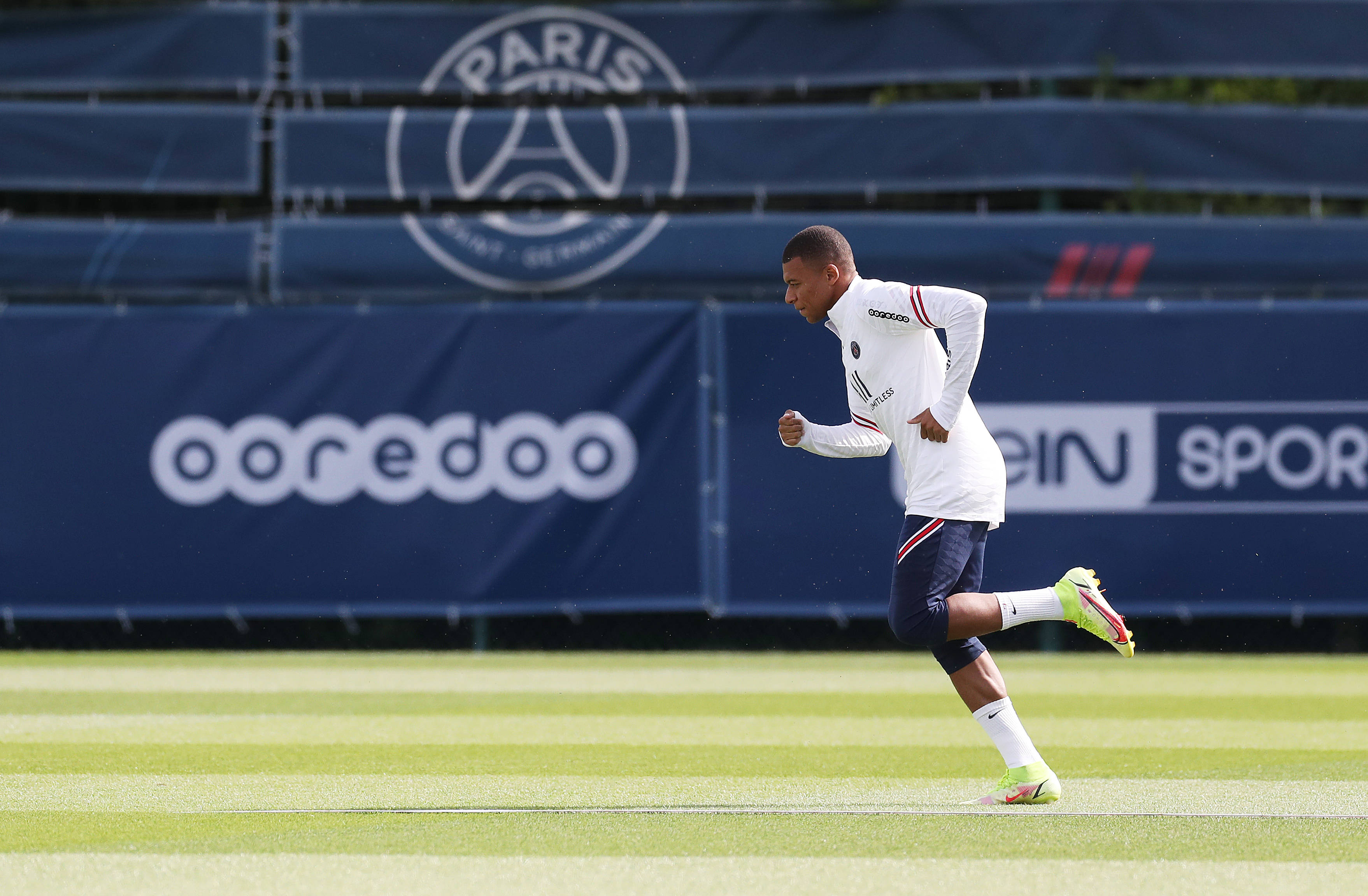 尼古拉-佩佩：梅西和C罗的不同？梅西像孙悟空，C罗像贝吉塔（尼古拉·佩佩谈梅罗差异：梅西如孙悟空，C罗似贝吉塔）