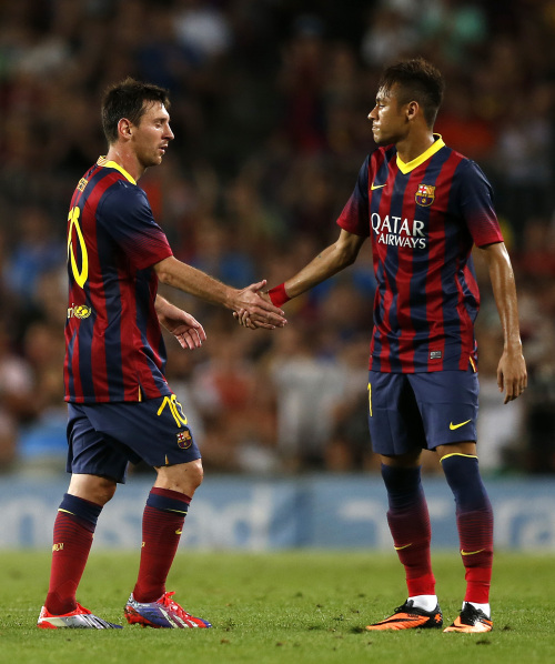 斯基拉：安古伊萨左大腿股二头肌严重撕裂，预计将缺阵40天（斯基拉：安古伊萨左大腿股二头肌重度撕裂，预计缺席约40天）