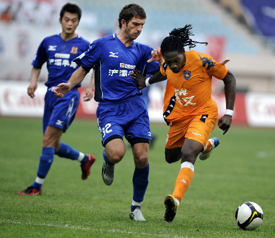 欧冠：巴黎2-1战胜曼联（欧冠赛场：巴黎2比1击败曼联）