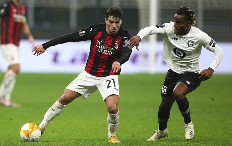 意大利女排3-0美国，晋级四强，队员疯狂庆祝，埃格努20分得分王（意大利女排直落三局横扫美国晋级四强，埃格努砍下20分荣膺得分王）