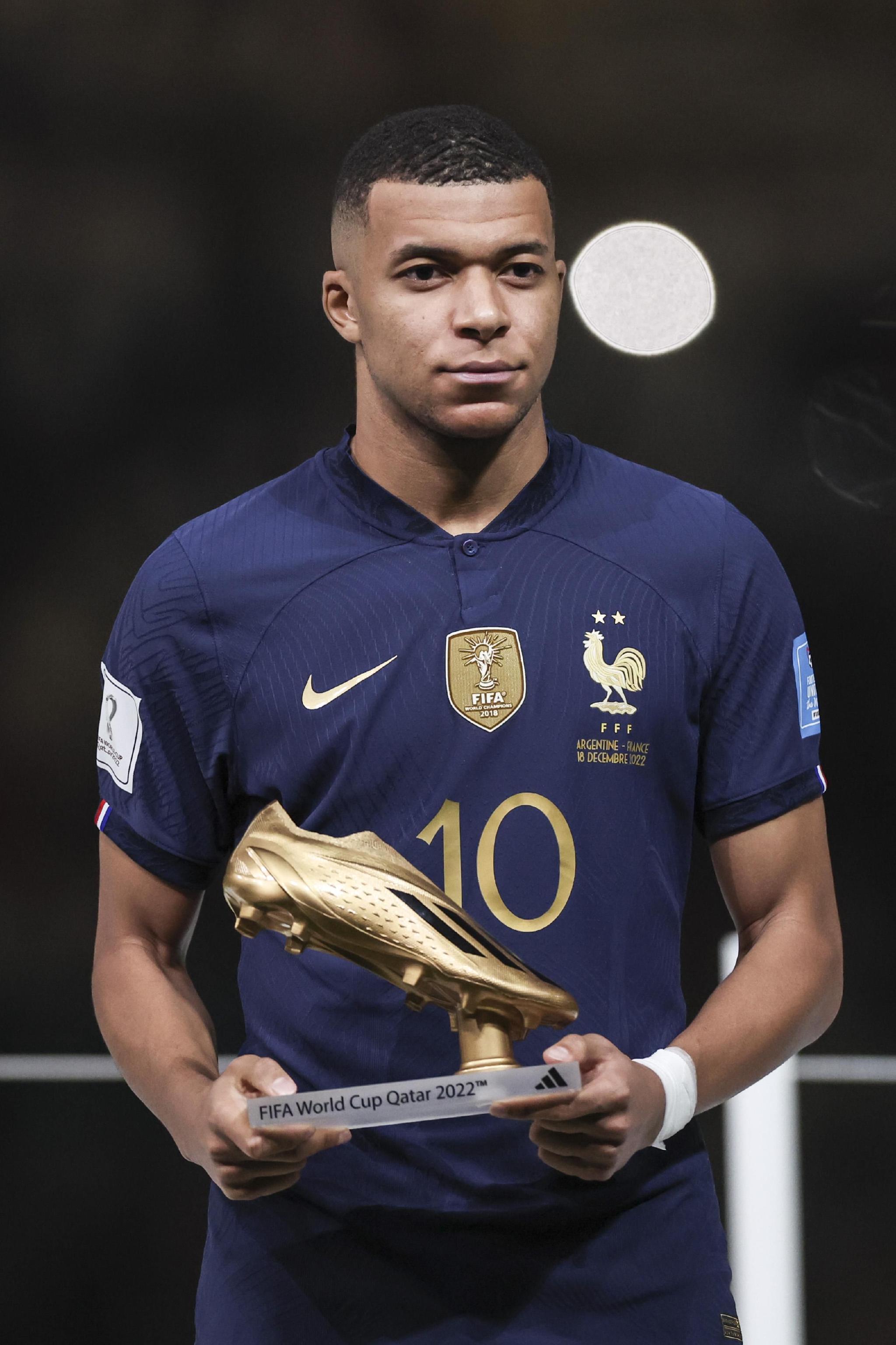 2次，阿劳霍是欧冠改制以来染红次数并列最多的巴萨球员（阿劳霍两次染红，追平欧冠改制后巴萨红牌最多纪录）