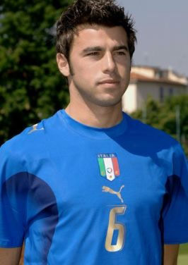 切尔西官网更新一线队名单，斯特林、韦加等9名球员未在列（切尔西官网公布新一线队名单：斯特林、韦加等9人未入选）