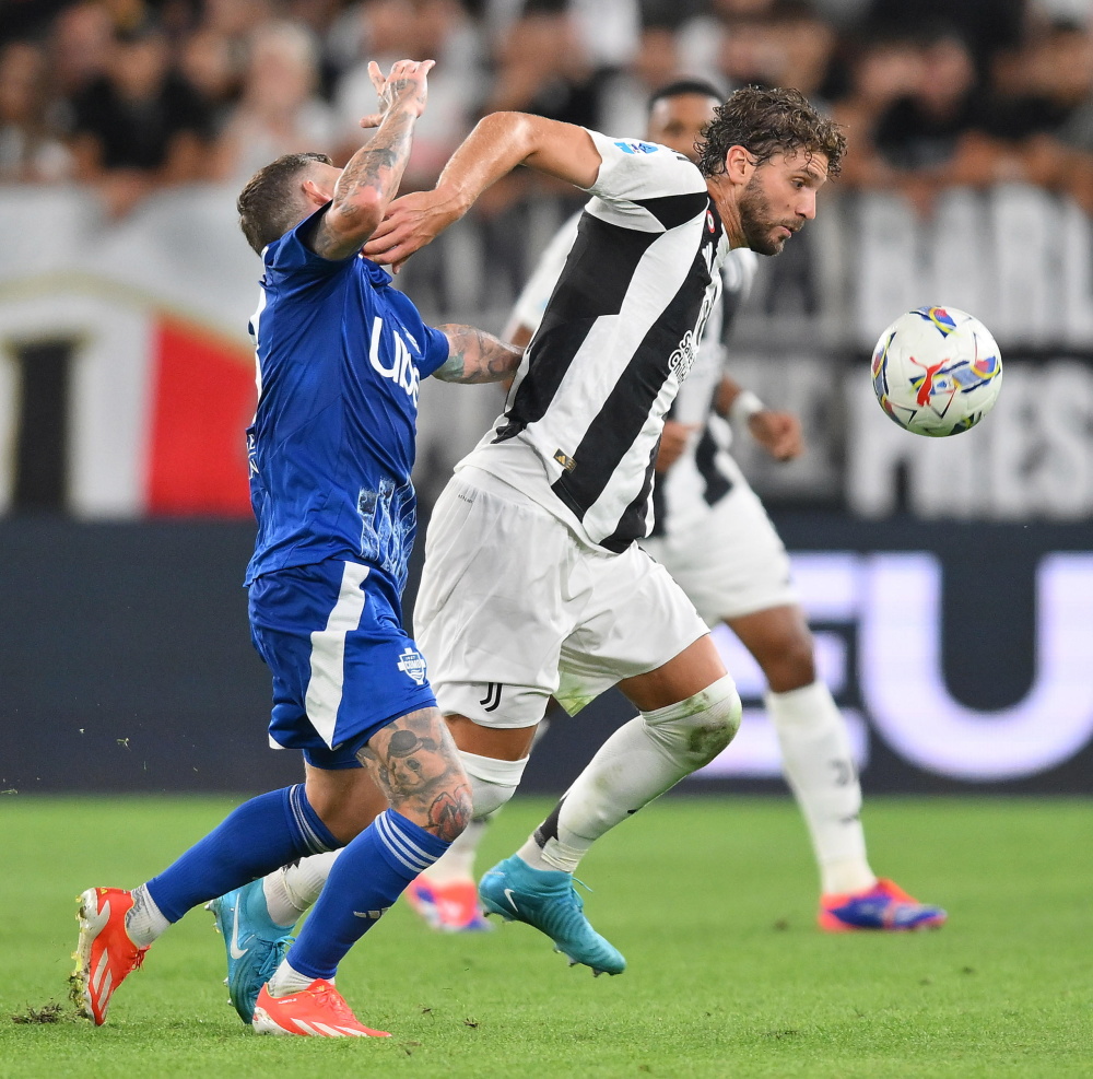 鲁媒：陈泽仕和依木兰今天抵达成都，参加U22国足的训练备战（鲁媒：陈泽仕、依木兰今日抵蓉，随U22国足展开备战集训）