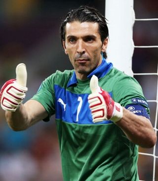 滕哈格：球员转会很正常，但最好别在一个转会窗放走四五人（滕哈格：转会属常态，但单个转会窗不宜一次放走四五人）