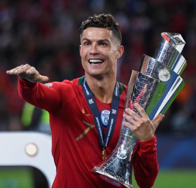 记者：切尔西在努力引进罗克，曼联也在关注他的情况（记者：切尔西积极推动罗克加盟，曼联也在关注其动向）