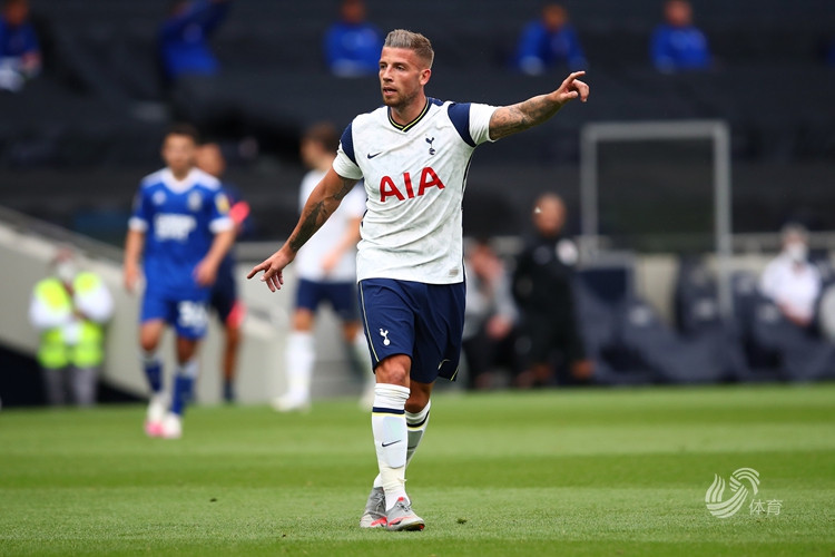 官方 ｜ 沃尔夫斯堡免费签下巴西中卫克莱顿（官宣：沃尔夫斯堡免签巴西中卫克莱顿）