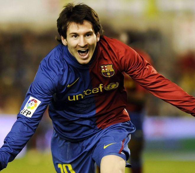 皇马19岁球星陷绝境，父亲引圣经怒怼俱乐部，一月转会成定局？（皇马19岁新星深陷困局，父亲援引圣经怒批俱乐部，冬窗转会在即？）