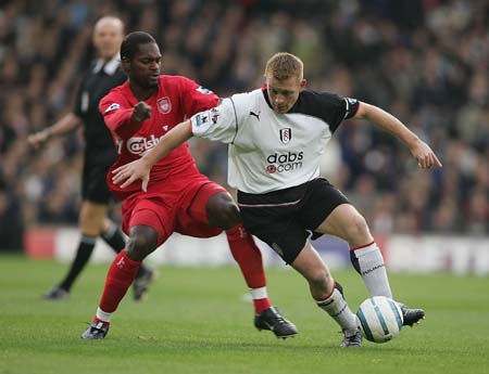 每体：拉菲尼亚对身边人表态，不拿到欧冠就不离开巴萨（每体：拉菲尼亚告知身边人，未夺欧冠前不考虑离开巴萨）