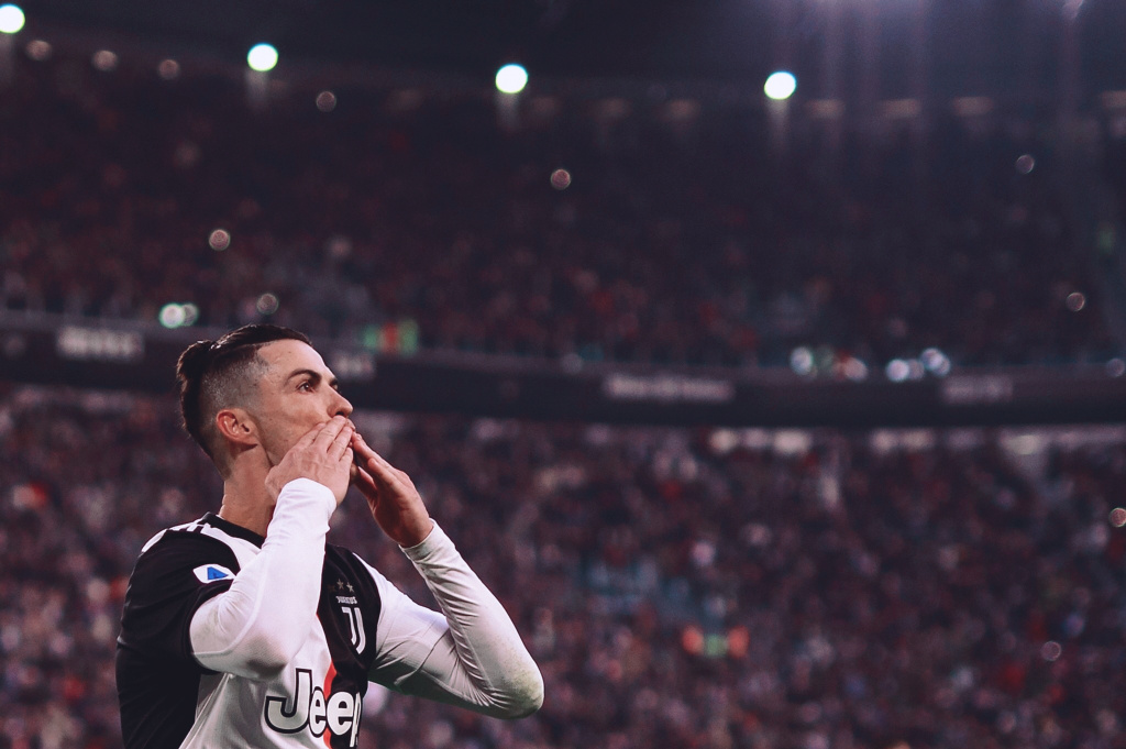 环球足球奖2025年度最佳球员候选：姆巴佩在列，巴黎8人入选（2025环球足球奖最佳球员候选出炉 姆巴佩上榜 巴黎共有8人入选）